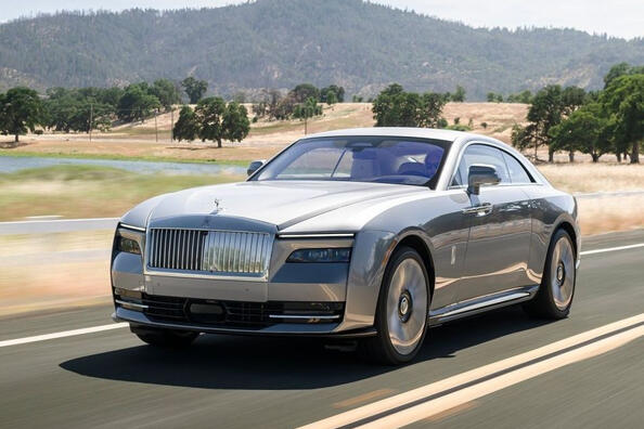 Rolls-Royce Spectre: обзор электрического купе