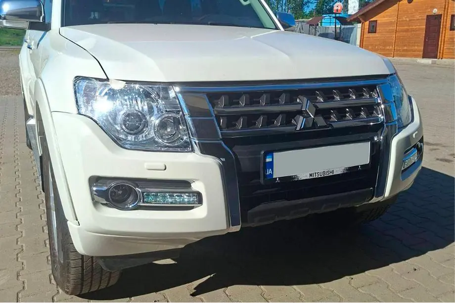 Mitsubishi Pajero Wagon IV 2006-2021 гг. Передние Фары OEM (2 шт)