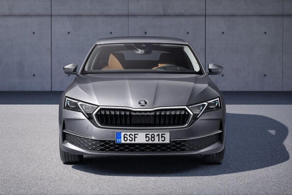 Skoda Octavia 2024: обновленный лифтбек четвертого поколения фото 2