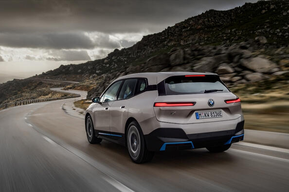 BMW iX: обзор и характеристики электрического кроссовера фото 4