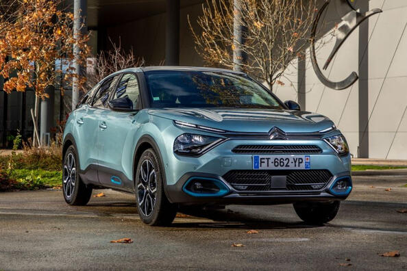 Обзор электрического кросс-хэтчбека Citroen e-C4