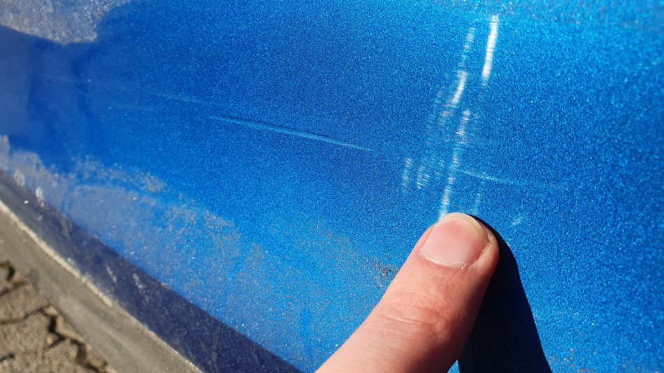 Как убрать потертости на кузове автомобиля?