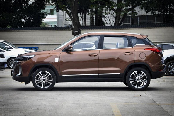 BAIC X3 второго поколения: компактный и стильный кроссовер фото 2