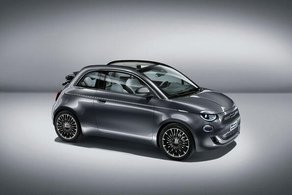 Fiat 500e Cabrio: стильный электрокабриолет для города