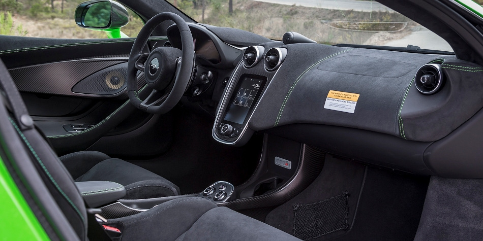 Алькантара или экокожа: что выбрать для салона автомобиля?