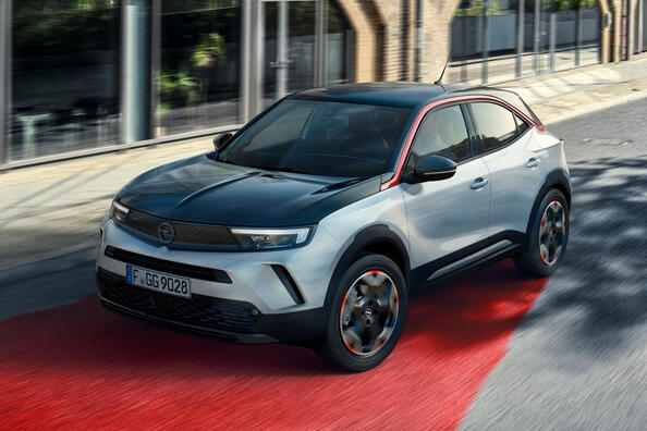 Обзор второго поколения компактного городского кроссовера Opel Mokka