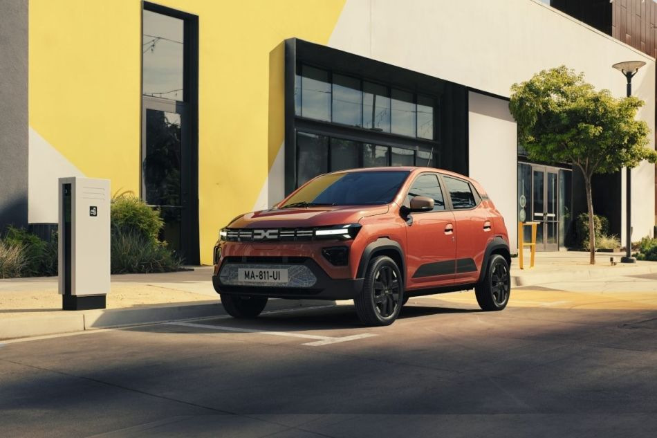 Обзор компактного электрического кроссовера Dacia Spring