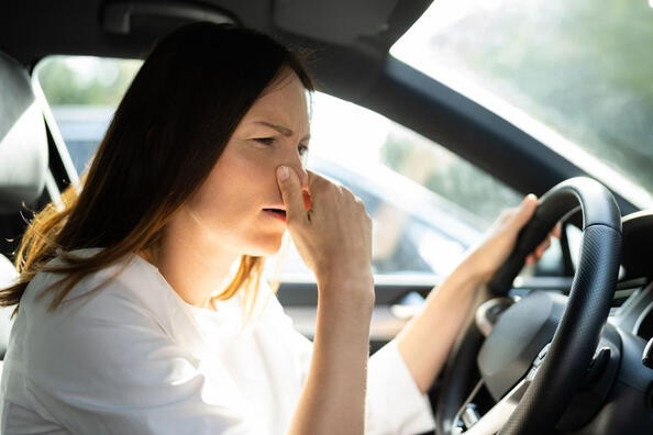 Как эффективно нейтрализовать неприятный запах в салоне автомобиля?