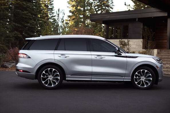 Lincoln Aviator: роскошный американский внедорожник фото 3