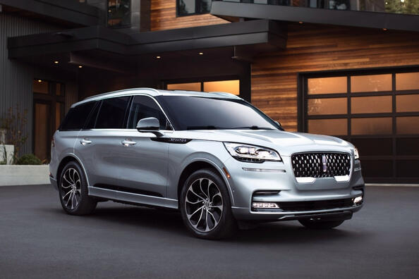 Lincoln Aviator: роскошный американский внедорожник фото 2