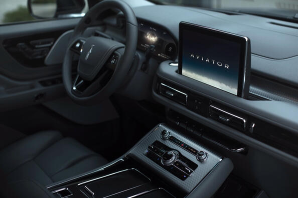 Lincoln Aviator: роскошный американский внедорожник фото 5