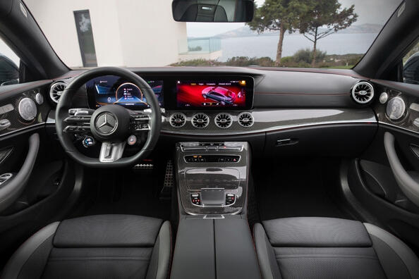 Mercedes-Benz E-Class Coupe (C238): обзор высококлассного немецкого купе фото 5