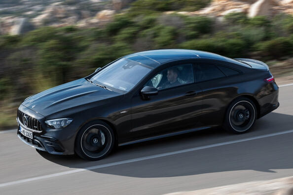Mercedes-Benz E-Class Coupe (C238): обзор высококлассного немецкого купе фото 3