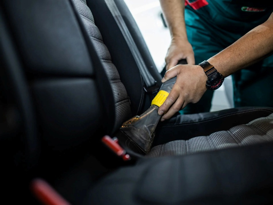 Чем отличается химчистка салона авто от обычной?