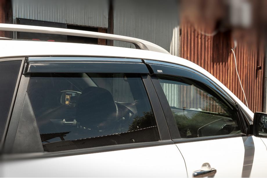 Kia Sorento II XM 2009-2014 гг. Ветровики с хромированным молдингом (4 шт, Niken) Фото 2