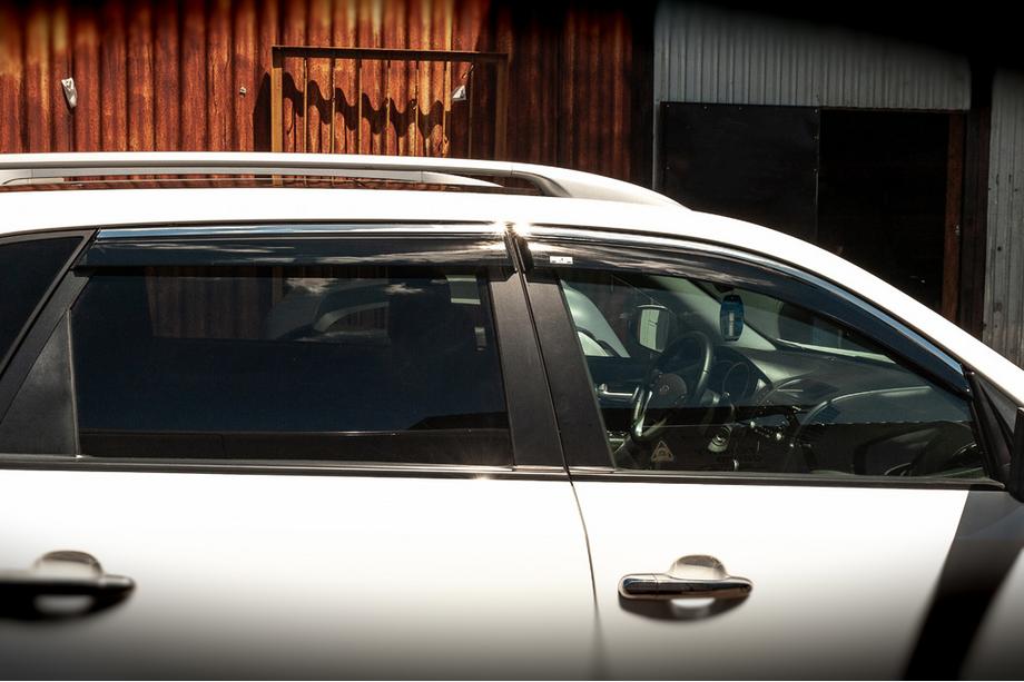 Kia Sorento II XM 2009-2014 гг. Ветровики с хромированным молдингом (4 шт, Niken) Фото 3