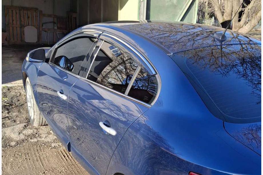 Renault Fluence 2009-2016 гг. Ветровики с хромированным молдингом (4 шт, Niken) Фото 4