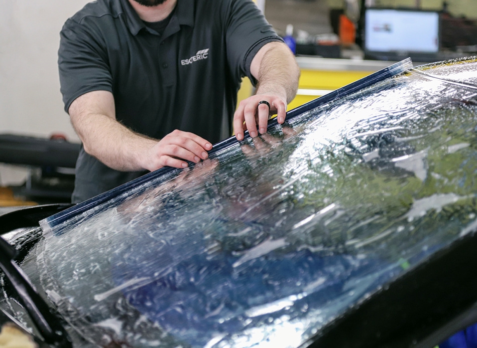 Бронепленка на лобовом стекле: защита или лишние расходы?