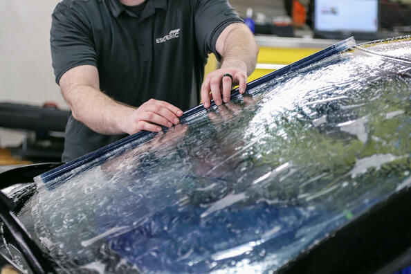 Бронепленка на лобовом стекле: защита или лишние расходы?