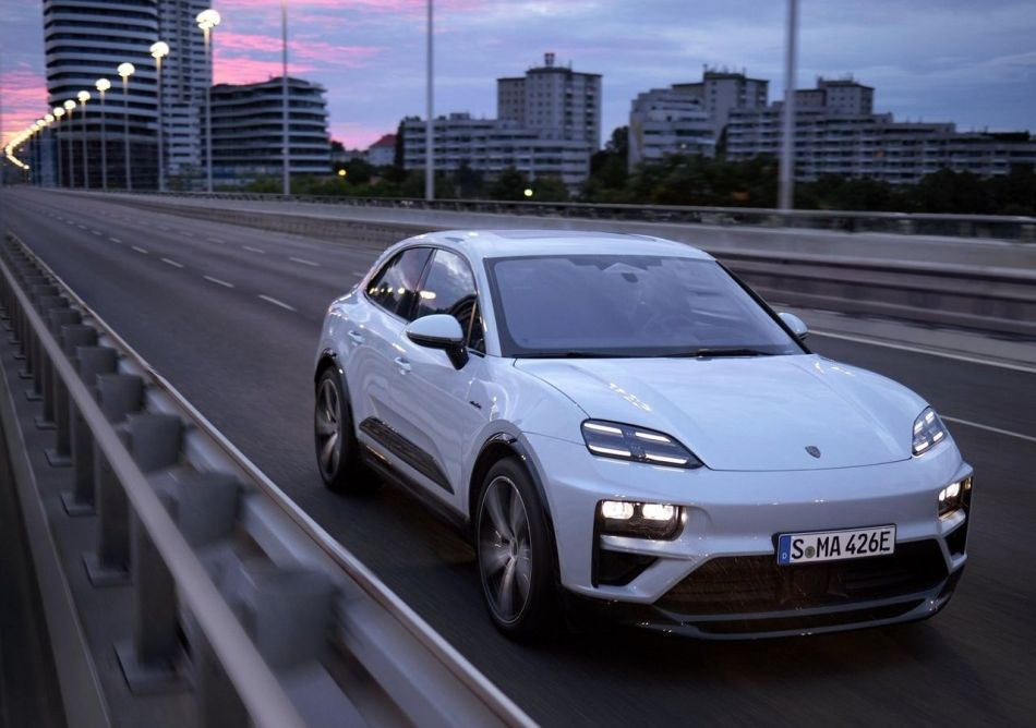 Обзор второго поколения кроссовера Porsche Macan Electric 2024 года