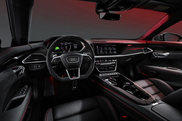 Audi RS e-tron GT: электрический монстр со взрывным разгоном фото 6