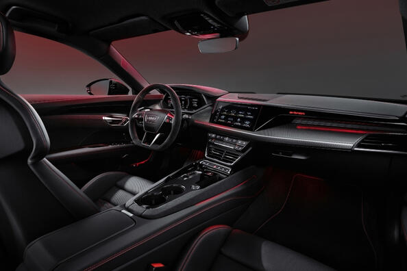 Audi RS e-tron GT: электрический монстр со взрывным разгоном фото 5