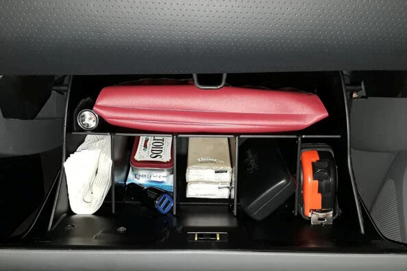 Беспорядок в бардачке? Превратите его в образец порядка!