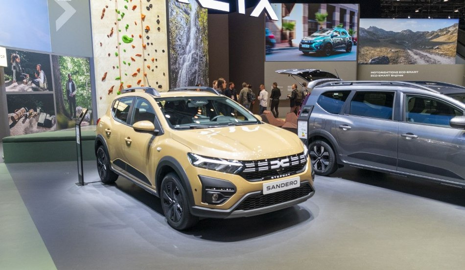 Dacia Sandero Stepway: обновленный бюджетный кросс-хэтч