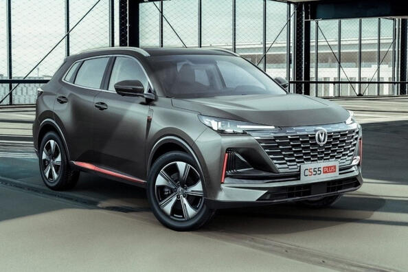 Changan CS55 PLUS II поколение: стильный кроссовер с просторным салоном фото 3