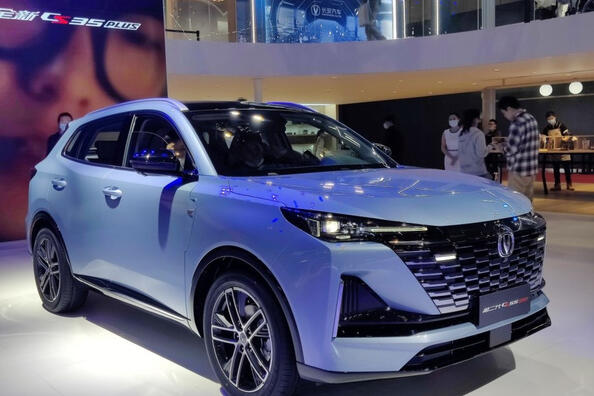 Changan CS55 PLUS II поколение: стильный кроссовер с просторным салоном