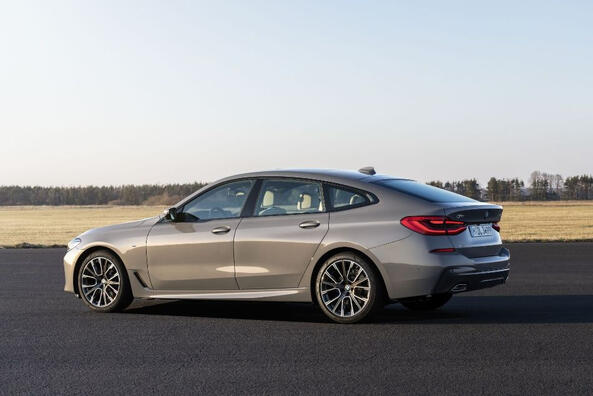 Обзор высокотехнологичного лифтбека BMW 6 Series Gran Turismo фото 4