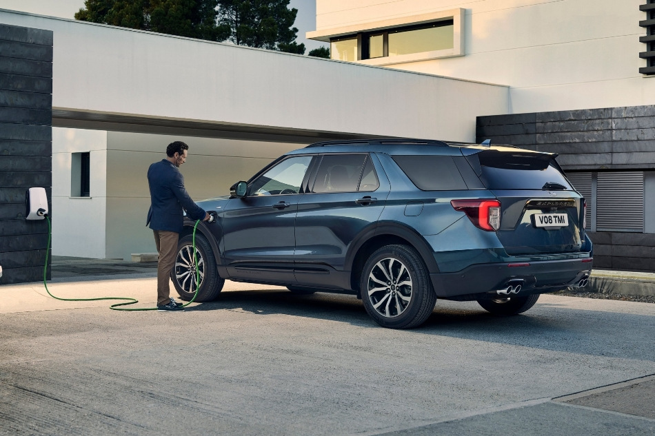 Ford Explorer Hybrid: экономический компромисс в мире крупных кроссоверов