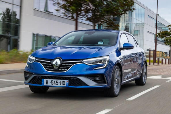 Renault Megane Hatchback: французский шарм с новыми технологиями фото 2