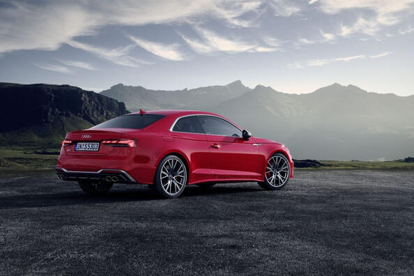 Обзор высокопроизводительного купе Audi S5 Coupe фото 4