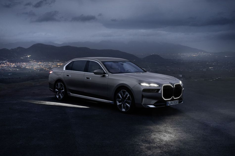 BMW i7: роскошный электромобиль для поклонников технологий