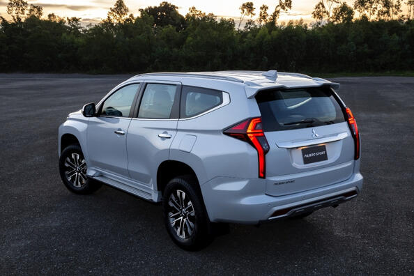 Mitsubishi Pajero Sport: обновленный воин бездорожья фото 4