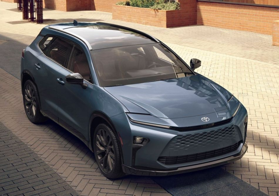 Обзор нового кроссовера Toyota Crown Signia