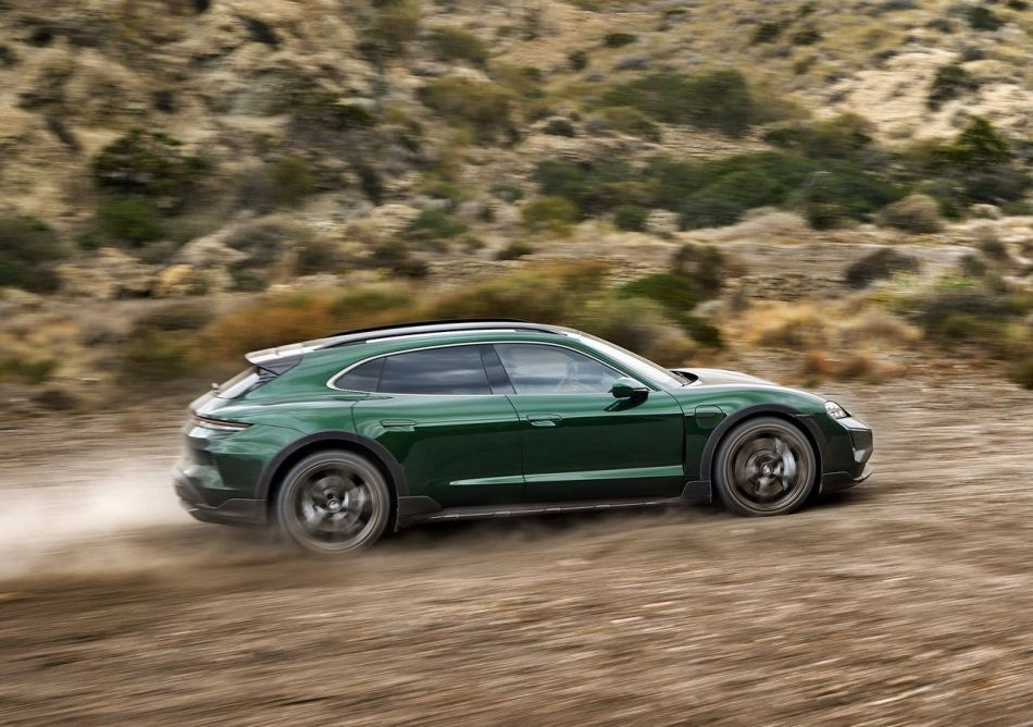 Porsche Taycan Cross Turismo 2024: обновленный электрический универсал