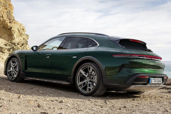 Porsche Taycan Cross Turismo 2024: обновленный электрический универсал фото 4