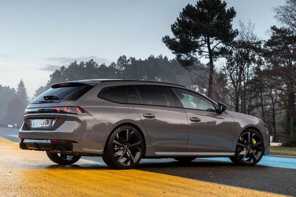 Обзор 360-сильного гибридного универсала Peugeot 508 SW PSE фото 3