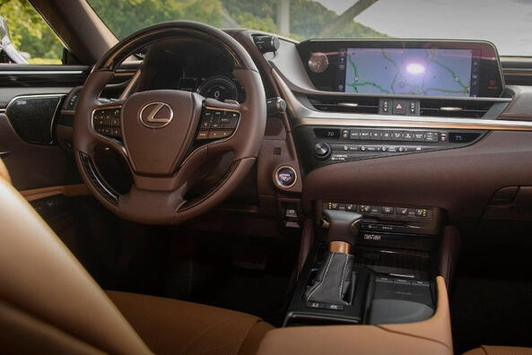 Lexus ES Hybrid: роскошь и тишина на электротяге фото 5