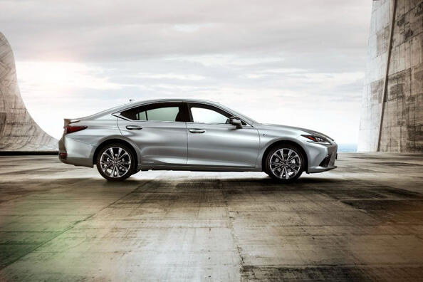 Lexus ES Hybrid: роскошь и тишина на электротяге фото 3