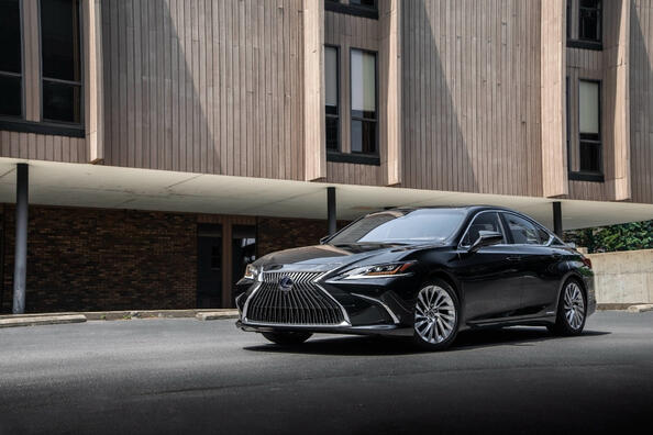 Lexus ES Hybrid: роскошь и тишина на электротяге фото 2