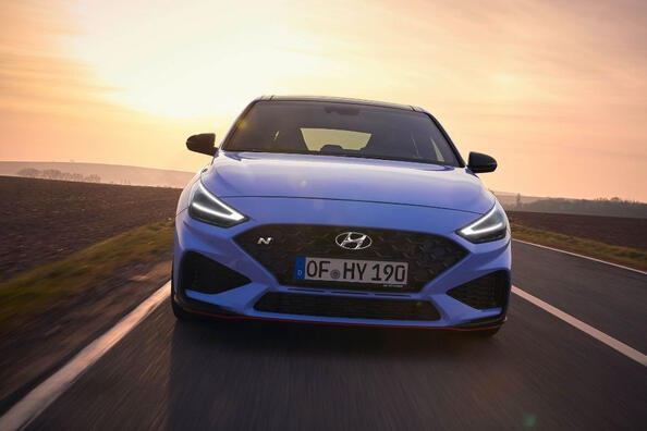 Hyundai i30 N: корейский хот-хэтч бросает вызов фото 3