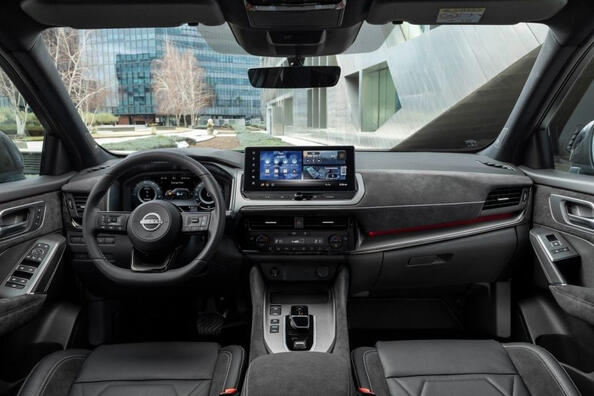 Обзор Nissan Qashqai 2024: обновленный кроссовер для города и путешествий фото 5