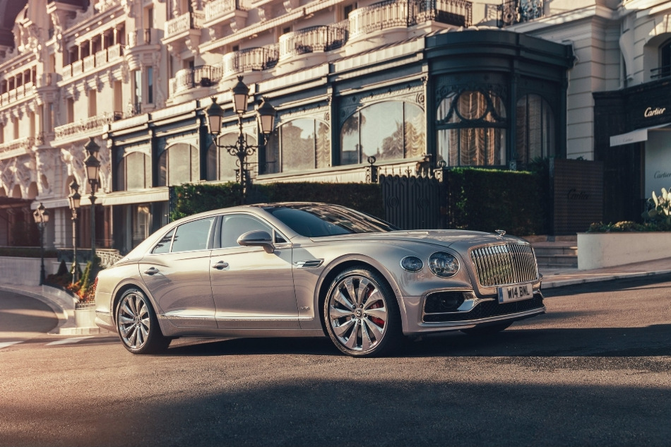 Bentley Flying Spur: роскошный седан, объединяющий традиции и технологии