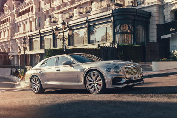 Bentley Flying Spur: роскошный седан, объединяющий традиции и технологии