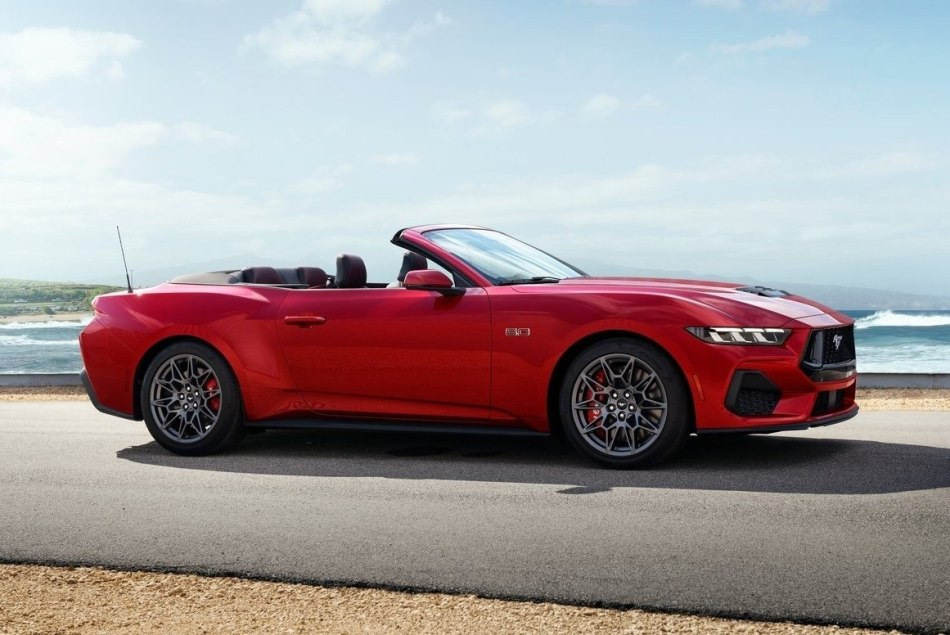 Обзор Ford Mustang Convertible 2023 года