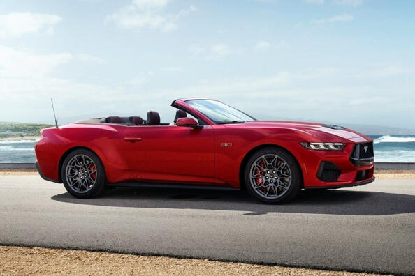 Обзор Ford Mustang Convertible 2023 года