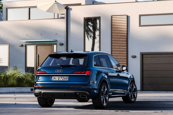 Обзор Audi Q7 2024: обновленный высокотехнологичный кросс фото 4